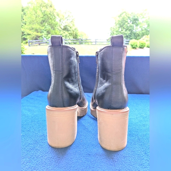 Dolce Vita Black Leather Ankle Boots with Tan Sole - Picture 2 of 6